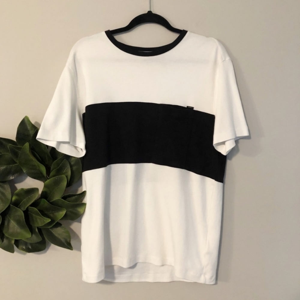 DKNY men’s black and white striped t shirt sz M